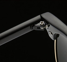 Óculos de Sol Romenzi Hawaii RZ686 em detalhe, modelo moderno e sofisticado com lentes de proteção UV que oferecem conforto, durabilidade e estilo elegante.