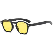 Óculos de Sol Romenzi Ibiza RZ687 em destaque, modelo sofisticado inspirado em Ibiza com lentes UV400 que oferecem conforto, proteção e estilo refinado.