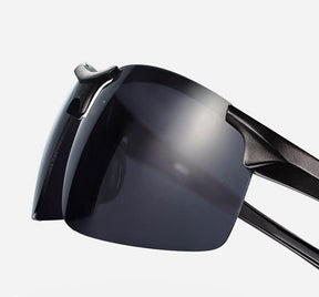 Óculos de Sol Romenzi Magnum RZ688 em detalhe, modelo moderno com armação leve e resistente que garante conforto, durabilidade e proteção solar ao visual.