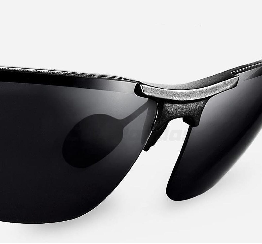 Óculos de Sol Romenzi Magnum RZ688 em detalhe, modelo moderno com armação leve e resistente que garante conforto, durabilidade e proteção solar ao visual.