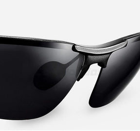 Óculos de Sol Romenzi Magnum RZ688 em detalhe, modelo moderno com armação leve e resistente que garante conforto, durabilidade e proteção solar ao visual.