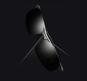 Óculos de Sol Romenzi Magnum RZ688 em detalhe, modelo moderno com armação leve e resistente que garante conforto, durabilidade e proteção solar ao visual.