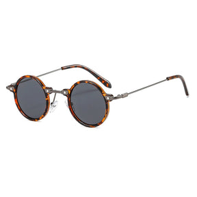 Óculos de Sol Romenzi Malibu RZ689 com design moderno e elegante, lentes em policarbonato e proteção UV400 que garantem estilo, conforto e sofisticação.