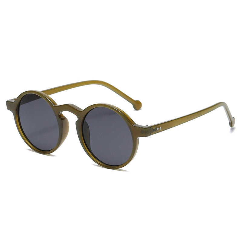 Óculos de Sol Romenzi Miami RZ690 em detalhe, modelo sofisticado inspirado em Miami que garante conforto, durabilidade e proteção solar com muito estilo.