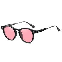 Óculos de Sol Romenzi Rio de Janeiro RZ694 em destaque, modelo inspirado nas praias cariocas com lentes UV400 que oferecem proteção solar, conforto e estilo.