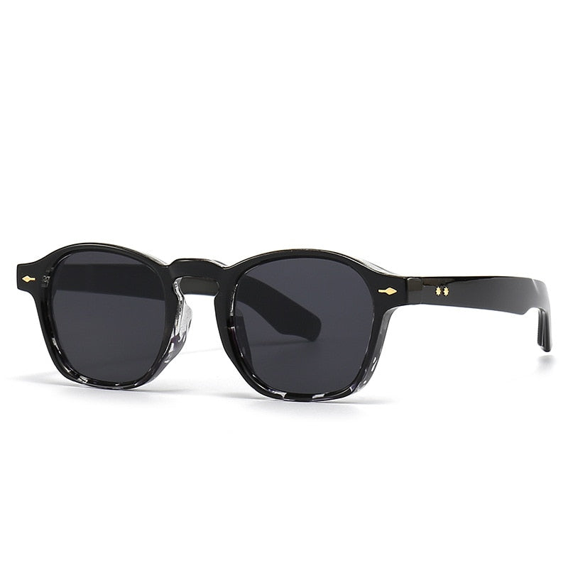Óculos de Sol Romenzi Sardenha RZ695 em destaque, modelo leve e sofisticado com lentes de proteção UV que unem conforto, durabilidade e estilo refinado.