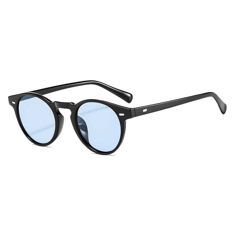 Óculos de Sol Romenzi Sydney RZ696 em detalhe, modelo contemporâneo com lentes escuras UV400 que oferecem conforto, proteção solar e estilo sofisticado.