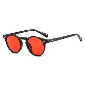 Óculos de Sol Romenzi Sydney RZ696 em detalhe, modelo contemporâneo com lentes escuras UV400 que oferecem conforto, proteção solar e estilo sofisticado.