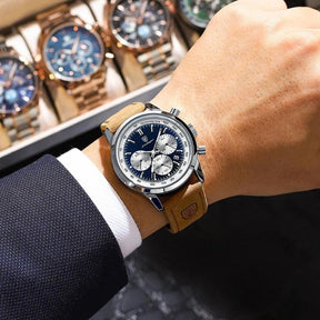 Relógio Masculino com Pulseira de Couro Romenzi RZ698, design sofisticado e versátil, mecanismo de quartzo preciso e resistência à água para o dia a dia.
