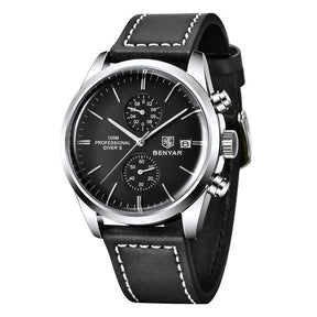 Relógio Masculino Romenzi Majestic RZ716 com pulseira em couro ajustável, vidro de safira, quartzo japonês e resistência à água até 30 metros.