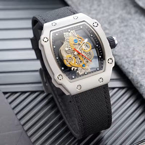 Relógio Masculino Romenzi Scorpion RZ722 com pulseira em látex, vidro de safira e design robusto que une resistência, conforto e sofisticação em todas ocasiões.