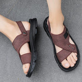 Sandália Masculina Romenzi Decanto RZ513 feita em materiais premium, design liso e atemporal, oferecendo conforto, praticidade e estilo sofisticado.