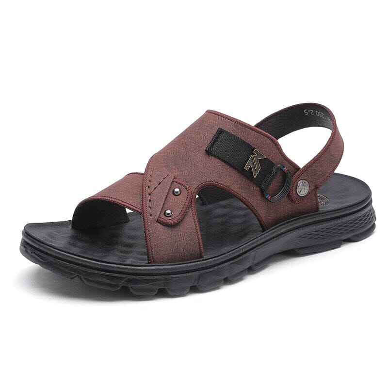 Sandália Masculina Romenzi Decanto RZ513 feita em materiais premium, design liso e atemporal, oferecendo conforto, praticidade e estilo sofisticado.