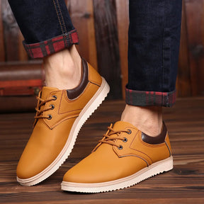 Sapatênis Romenzi RZ449 de couro legítimo com palmilha macia e sola emborrachada para segurança e estilo em looks formais e casuais.