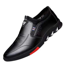 Sapatênis Masculino Romenzi RZ447 com design clean, solado em borracha flexível e palmilha respirável que garante leveza e estabilidade ao caminhar.