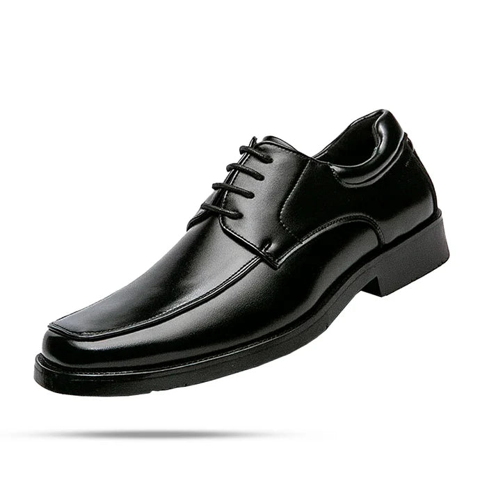 Sapato Derby Masculino Romenzi RZ350 em couro envernizado com sola robusta. Visual refinado nas cores marrom e preto para eventos sofisticados.