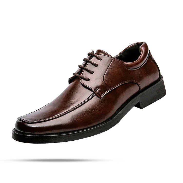 Sapato Derby Masculino Romenzi RZ350 em couro envernizado com sola robusta. Visual refinado nas cores marrom e preto para eventos sofisticados.