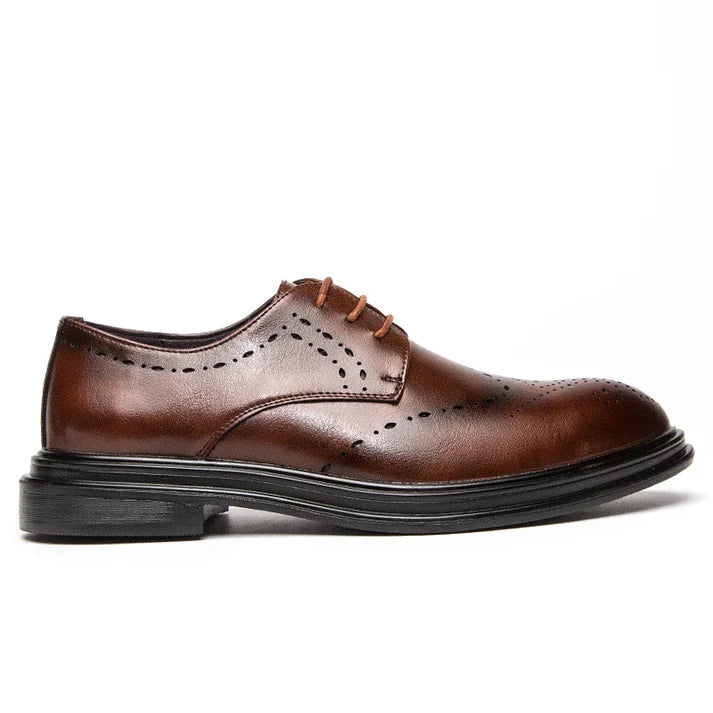 Sapato Masculino Derby em Couro Romenzi RZ351 com cadarço trançado, couro de alta qualidade e plataforma de 4 cm. Elegância para todas as ocasiões.