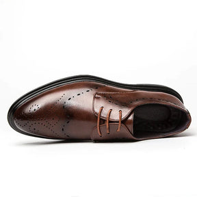 Sapato Masculino Derby em Couro Romenzi RZ351 com cadarço trançado, couro de alta qualidade e plataforma de 4 cm. Elegância para todas as ocasiões.