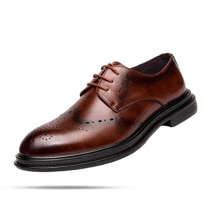 Sapato Masculino Derby em Couro Romenzi RZ351 com cadarço trançado, couro de alta qualidade e plataforma de 4 cm. Elegância para todas as ocasiões.
