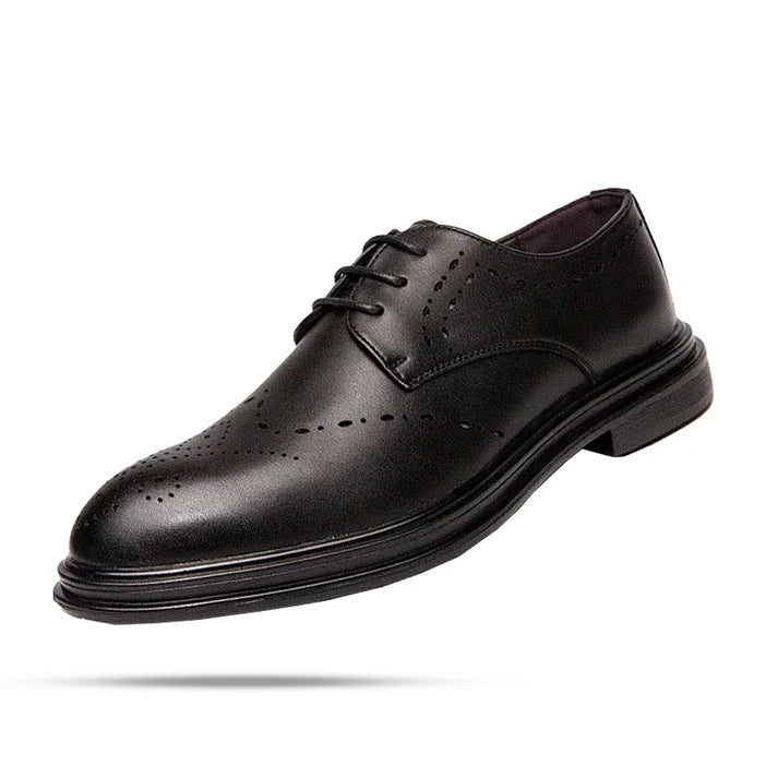 Sapato Masculino Derby em Couro Romenzi RZ351 com cadarço trançado, couro de alta qualidade e plataforma de 4 cm. Elegância para todas as ocasiões.