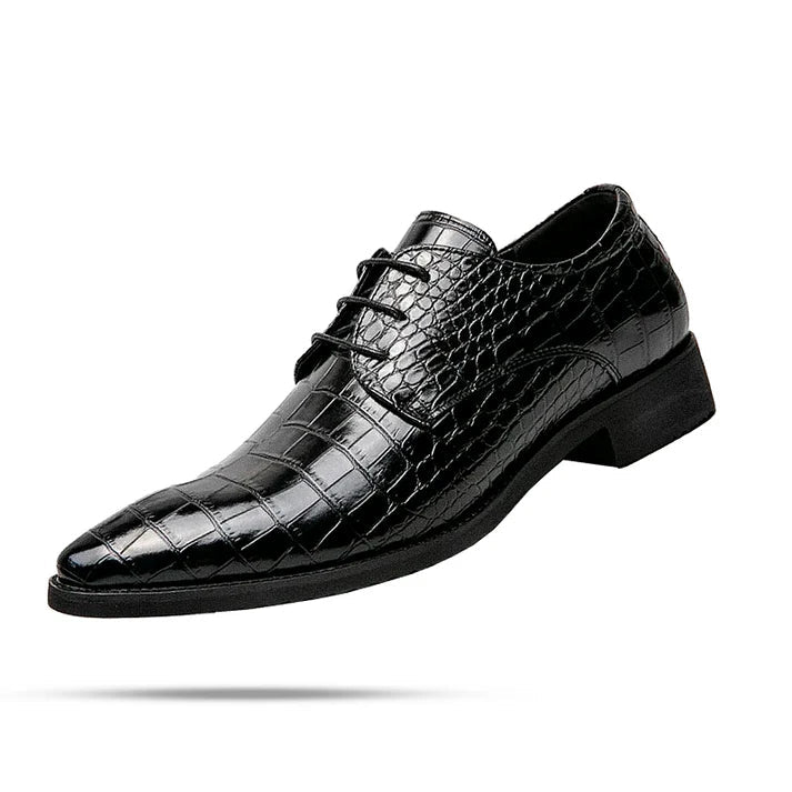 Sapato Masculino Derby em Couro Romenzi RZ352 com cadarço trançado, couro brilhante e plataforma de 3,5 cm. Visual elegante em preto e marrom.
