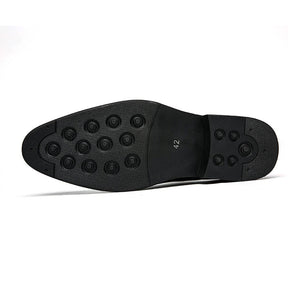 Sapato Derby Romenzi RZ354 em couro texturizado e brilhante com cadarço trançado e costura refinada. Visual elegante nas cores preto e marrom.