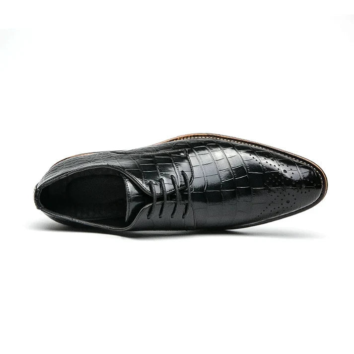 Sapato Derby Romenzi RZ354 em couro texturizado e brilhante com cadarço trançado e costura refinada. Visual elegante nas cores preto e marrom.