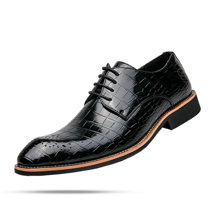 Sapato Derby Romenzi RZ354 em couro texturizado e brilhante com cadarço trançado e costura refinada. Visual elegante nas cores preto e marrom.