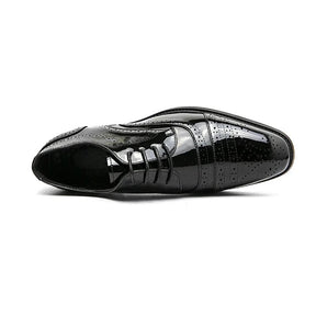 Sapato Masculino Derby Romenzi RZ355 em couro brilhante com plataforma de 3 cm e cadarço trançado. Modelo elegante na cor preta para looks refinados.