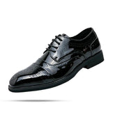 Sapato Masculino Derby Romenzi RZ355 em couro brilhante com plataforma de 3 cm e cadarço trançado. Modelo elegante na cor preta para looks refinados.