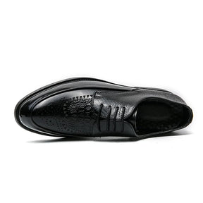 Sapato Masculino Derby Romenzi RZ357 em couro em escamas com cadarço trançado e plataforma. Estilo refinado nas cores preto e marrom