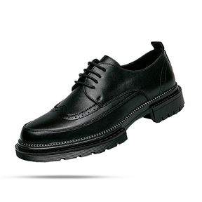 Sapato Masculino Derby Romenzi RZ358 em couro fosco com solado tratorado e plataforma de 5 cm. Visual robusto e versátil nas cores preto e marrom