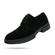 Sapato Masculino Derby Romenzi RZ360 em camurça com plataforma de 4 cm e solado tratorado. Estilo refinado nas cores preto e marrom