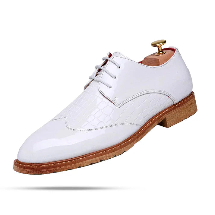 Sapato Masculino em Couro Derby Romenzi RZ356 com cadarço trançado, couro brilhante e costura refinada. Visual sofisticado nas cores preto e branco
