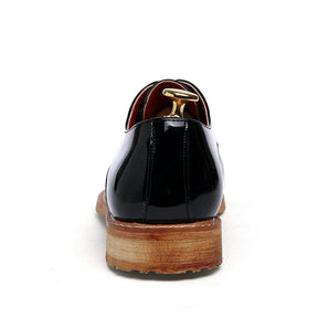 Sapato Masculino em Couro Derby Romenzi RZ356 com cadarço trançado, couro brilhante e costura refinada. Visual sofisticado nas cores preto e branco