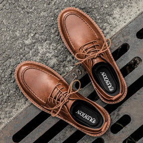 Sapato Masculino Romenzi RZ365 em couro com acabamento refinado, solado durável e palmilha confortável. Visual elegante para ocasiões formais e casuais