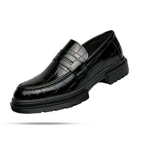 Sapato Masculino Loafer Romenzi RZ361 com acabamento impecável e estrutura premium. Visual elegante ideal para composições sofisticadas e versáteis