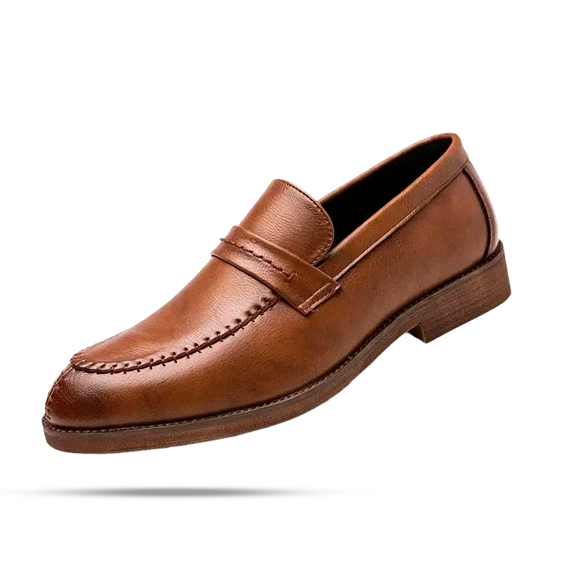 Sapato Masculino Loafer Romenzi RZ362 em couro com costura central e sola em borracha. Visual refinado em marrom e preto com conforto e durabilidade