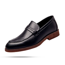 Sapato Masculino Loafer Romenzi RZ362 em couro com costura central e sola em borracha. Visual refinado em marrom e preto com conforto e durabilidade