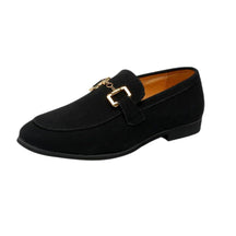 Sapato Masculino Loafer Romenzi RZ368 em camurça com fivela elegante. Visual leve e sofisticado para ocasiões à beira-mar e encontros especiais