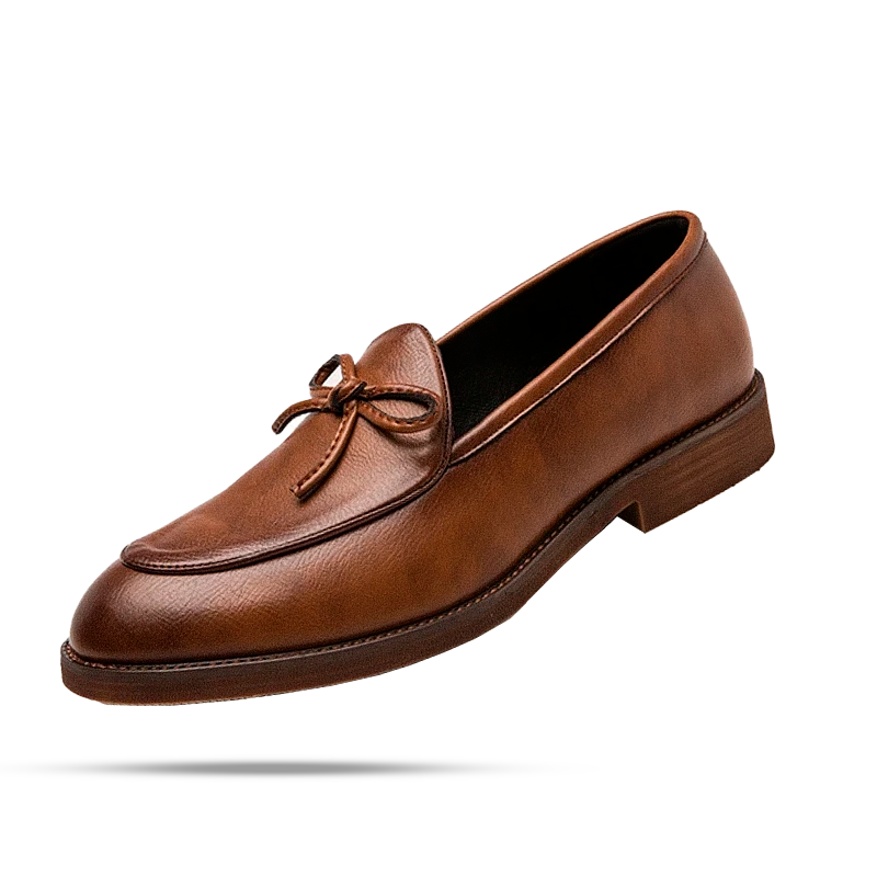 Sapato Masculino Loafer Romenzi RZ371 com design clássico em couro e sola resistente. Visual elegante nas cores marrom e preto para qualquer ocasião