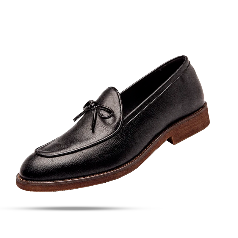 Sapato Masculino Loafer Romenzi RZ371 com design clássico em couro e sola resistente. Visual elegante nas cores marrom e preto para qualquer ocasião