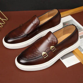 Sapato Masculino Loafer Romenzi RZ372 com visual contemporâneo, materiais premium e conforto prolongado. Ideal para composições urbanas e elegantes
