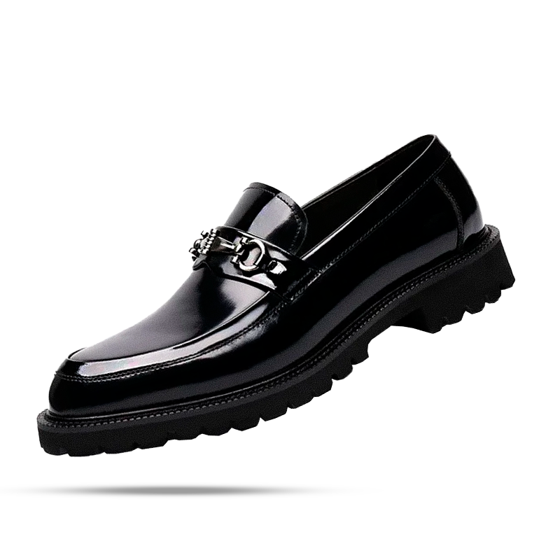 Sapato Masculino Loafer Romenzi RZ373 em couro envernizado com costura dupla e sola tratorada. Visual sofisticado em preto e vinho tinto
