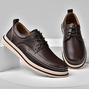 Sapato Masculino Romenzi RZ364 com acabamento elegante, palmilha confortável e solado antiderrapante. Visual clássico para uso formal e casual