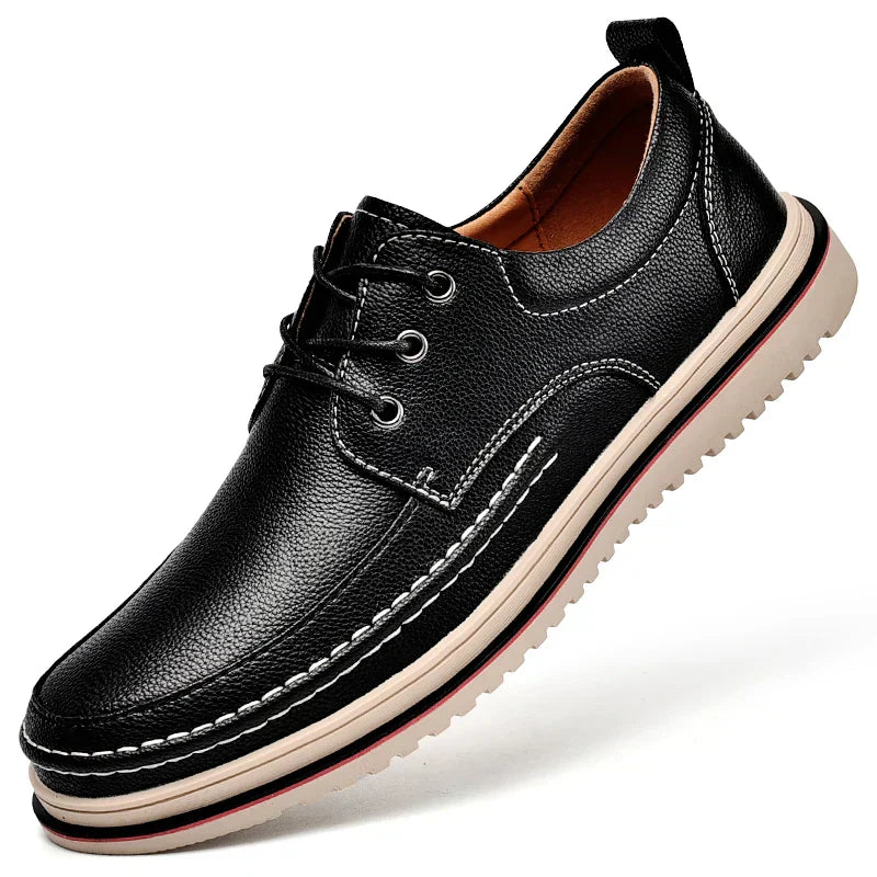 Sapato Masculino Romenzi RZ364 com acabamento elegante, palmilha confortável e solado antiderrapante. Visual clássico para uso formal e casual
