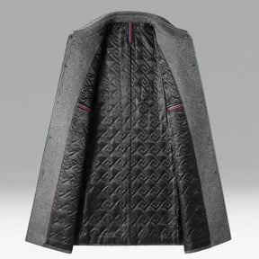 Sobretudo Masculino de Lã Grife Romenzi RZ093, com gola polo, corte perfeito e tecido premium, ideal para homens elegantes em diversas ocasiões.