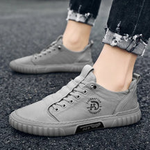 Tênis Casual Masculino Romenzi RZ333, confeccionado com material premium, sola anti penetração e conforto prolongado para rotinas exigentes.