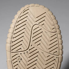 Tênis Casual Masculino Romenzi RZ333, confeccionado com material premium, sola anti penetração e conforto prolongado para rotinas exigentes.